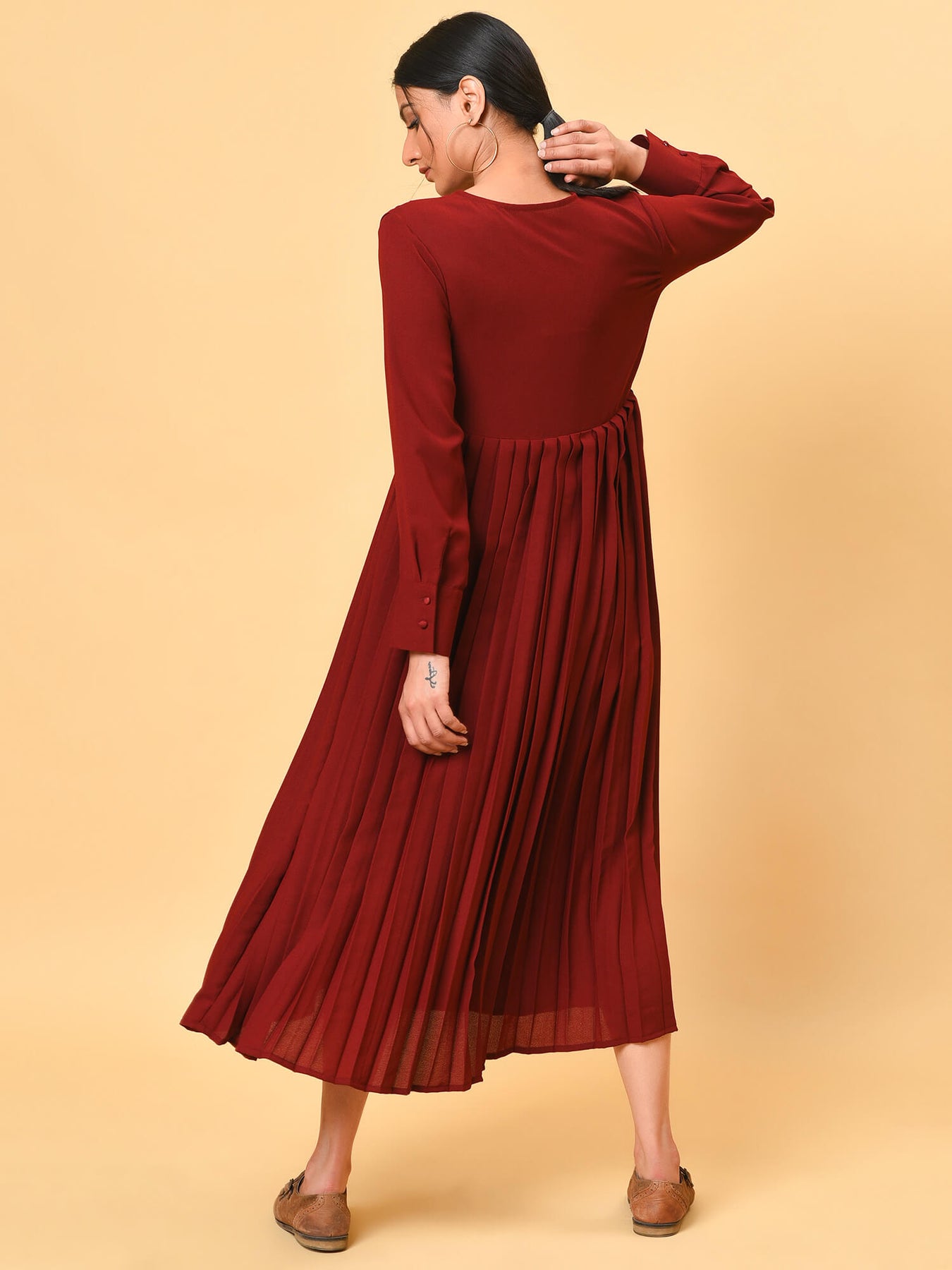 maroon pleated long dress – Shop Nuhh